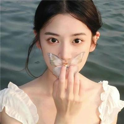 美女荒野逃亡
